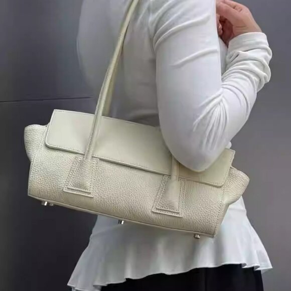 Elegance Bag โ A Timeless Icon of Style - Picture 5 of 11